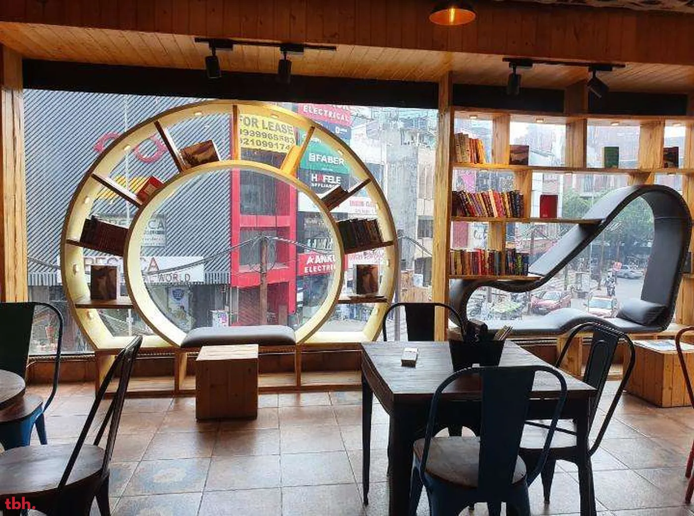 The Reader's Cafe Outlet Image