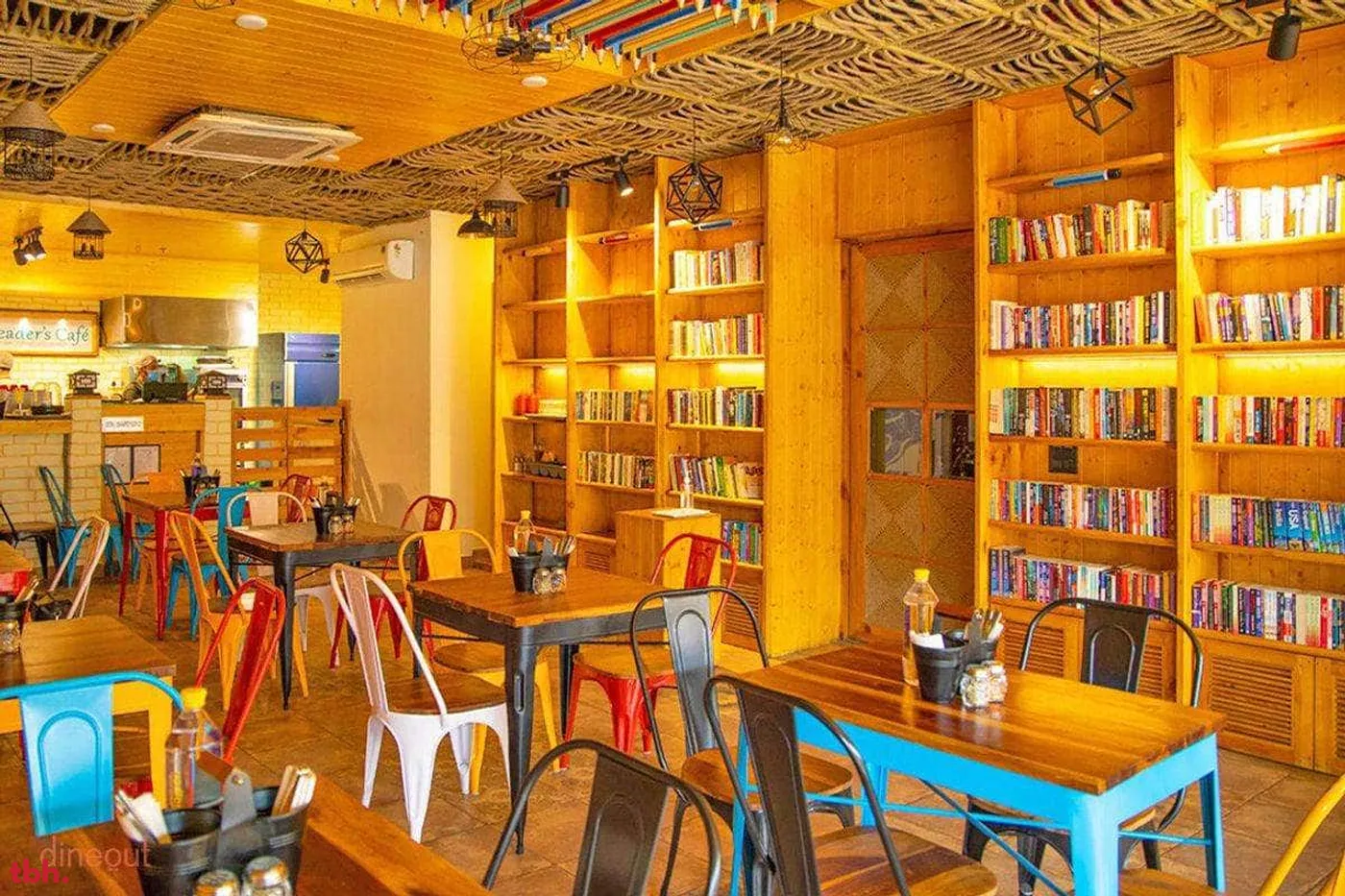 The Reader's Cafe Outlet Image