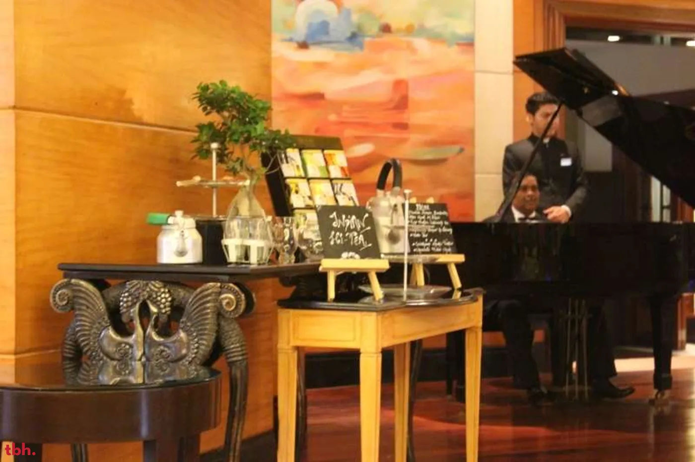 R The Lounge - Radisson Blu Plaza Delhi Airport Outlet Image