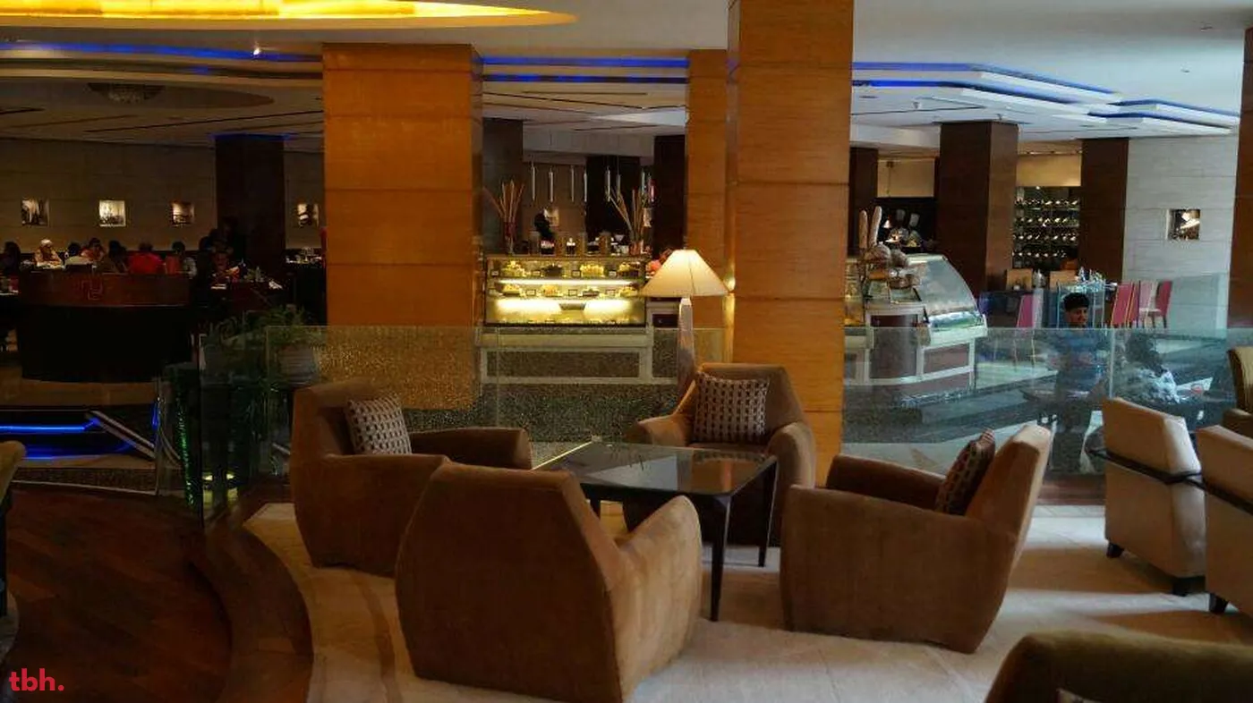 R The Lounge - Radisson Blu Plaza Delhi Airport Outlet Image