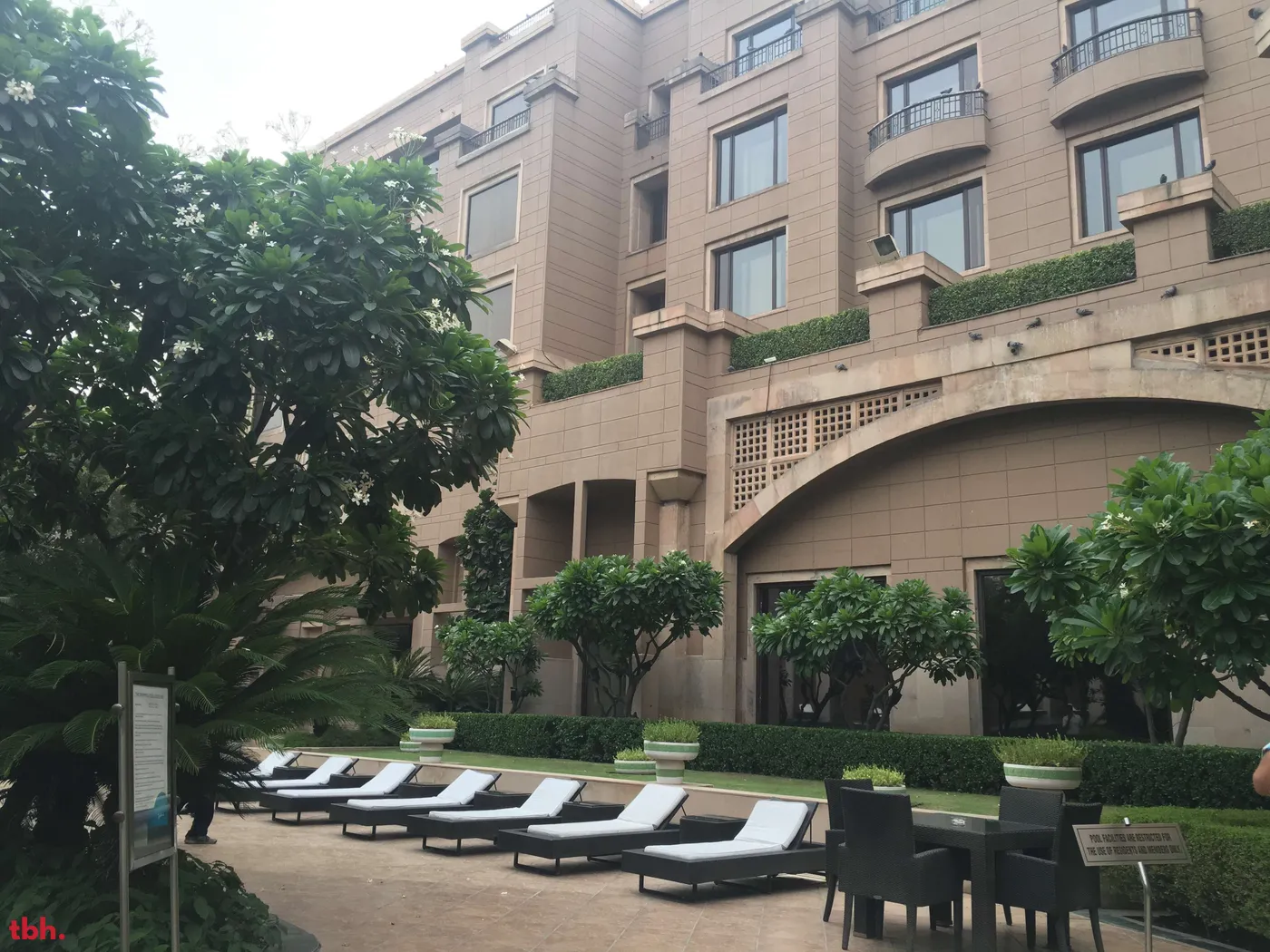 R The Lounge - Radisson Blu Plaza Delhi Airport Outlet Image