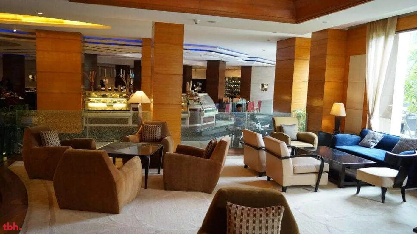 R The Lounge - Radisson Blu Plaza Delhi Airport Outlet Image