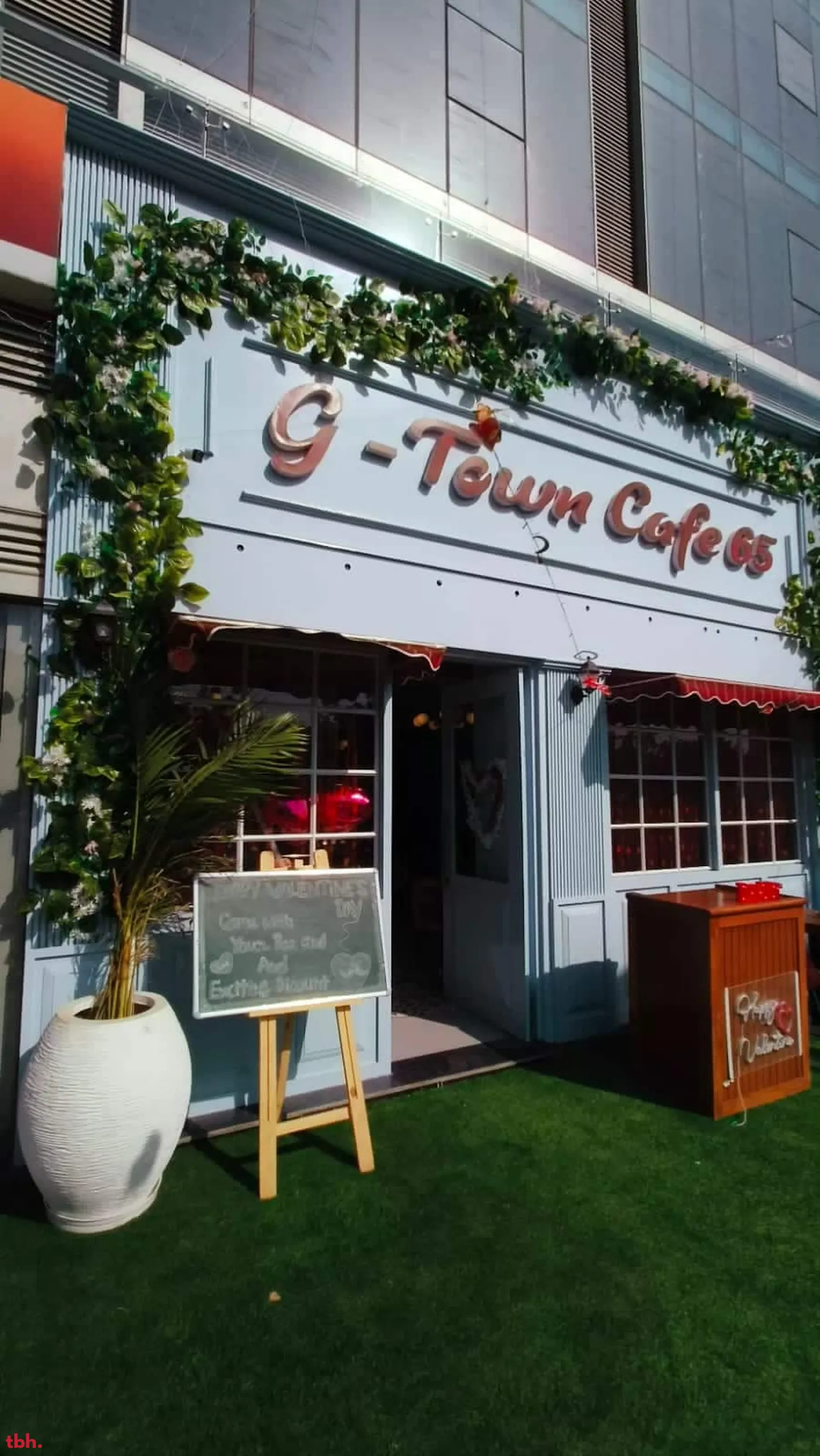 G Town Cafe 65 Outlet Image