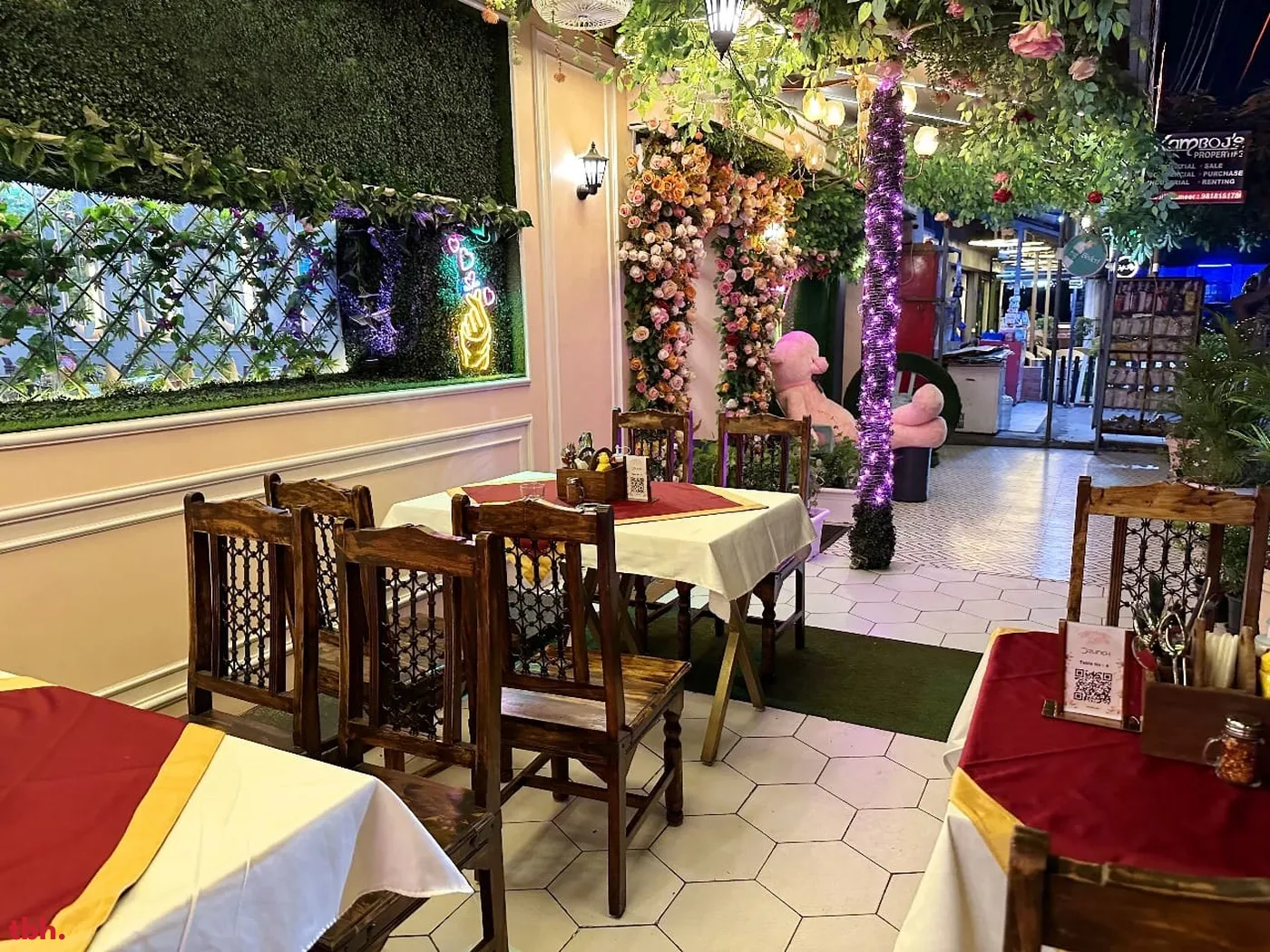 Drunch Cafe Outlet Image