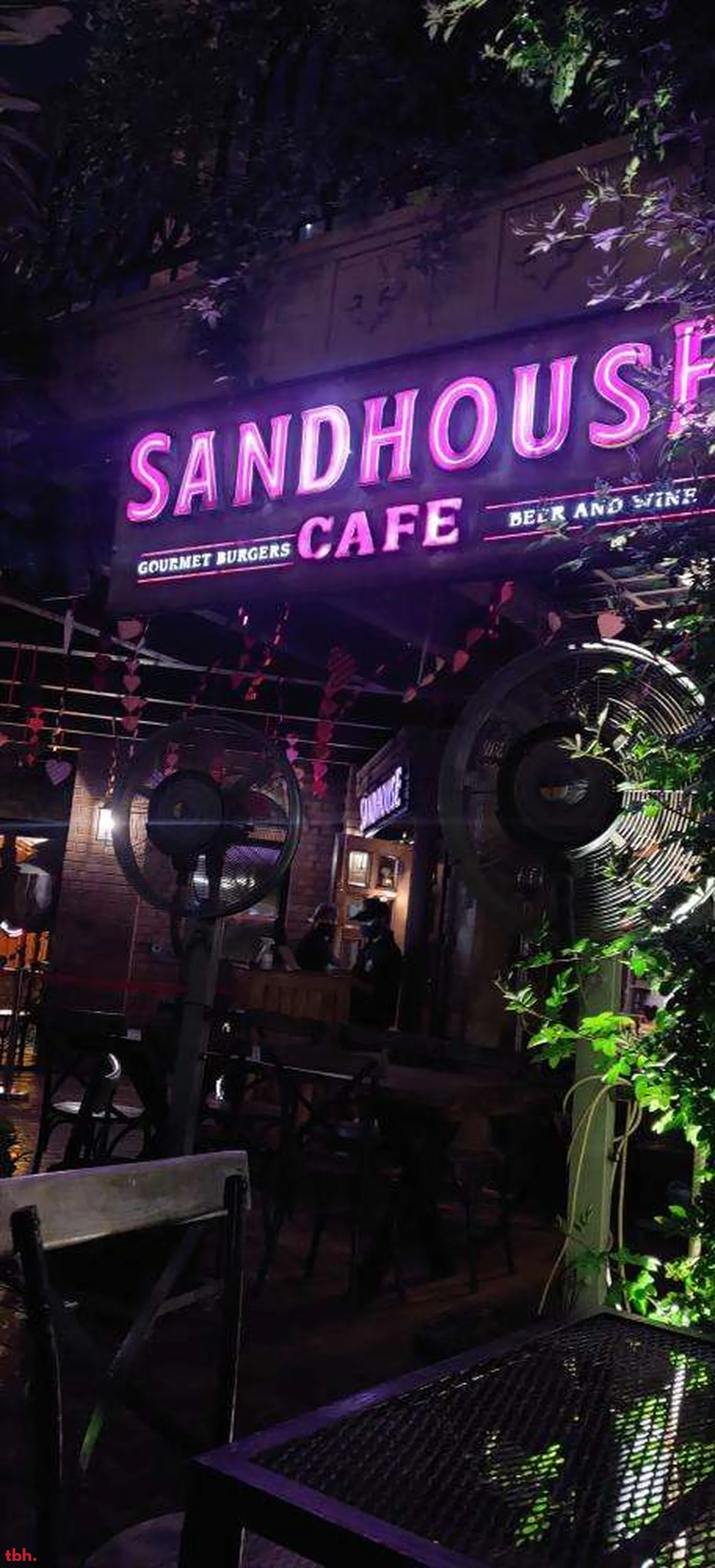 Sandhouse Café Outlet Image