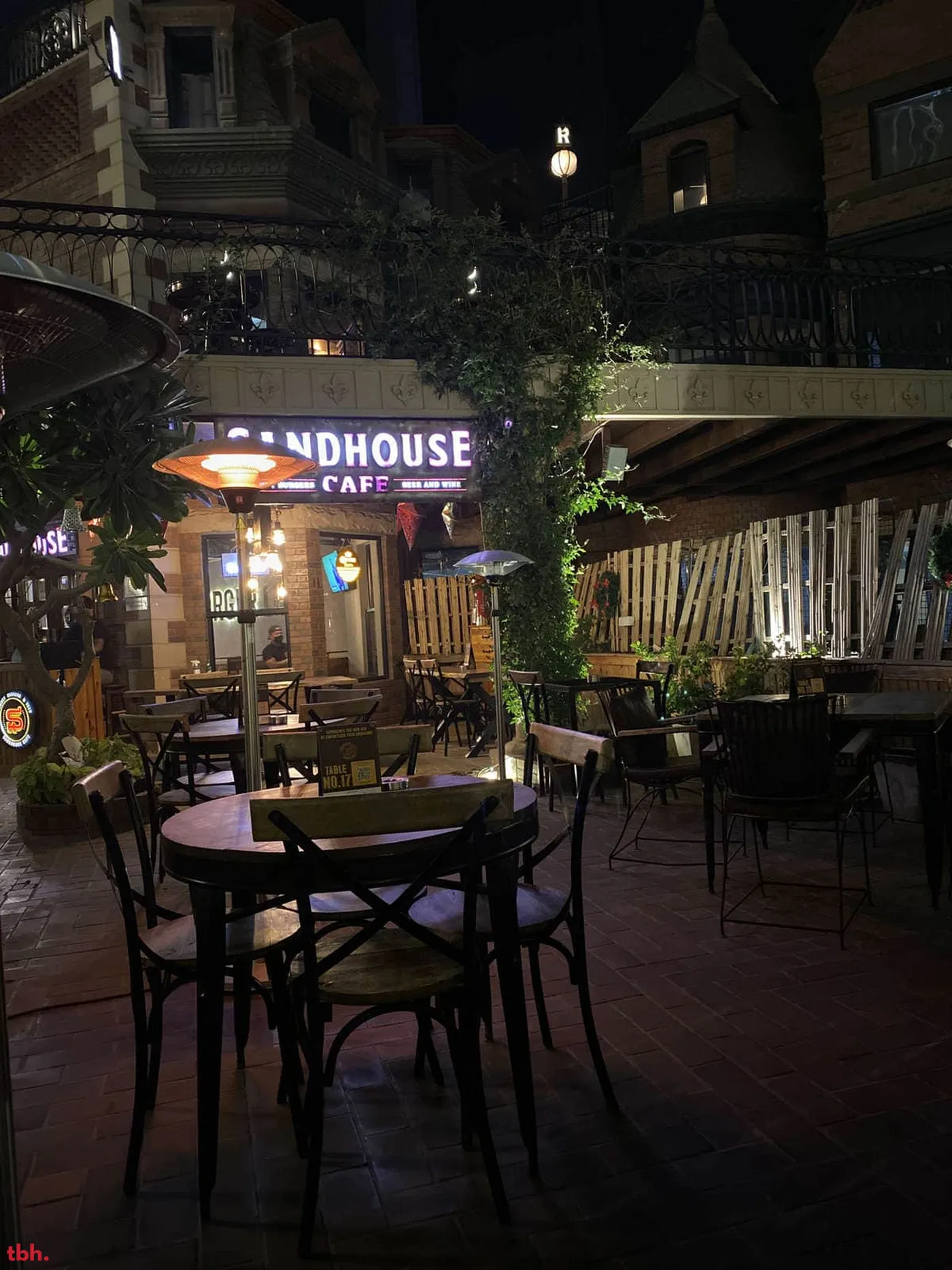 Sandhouse Café Outlet Image