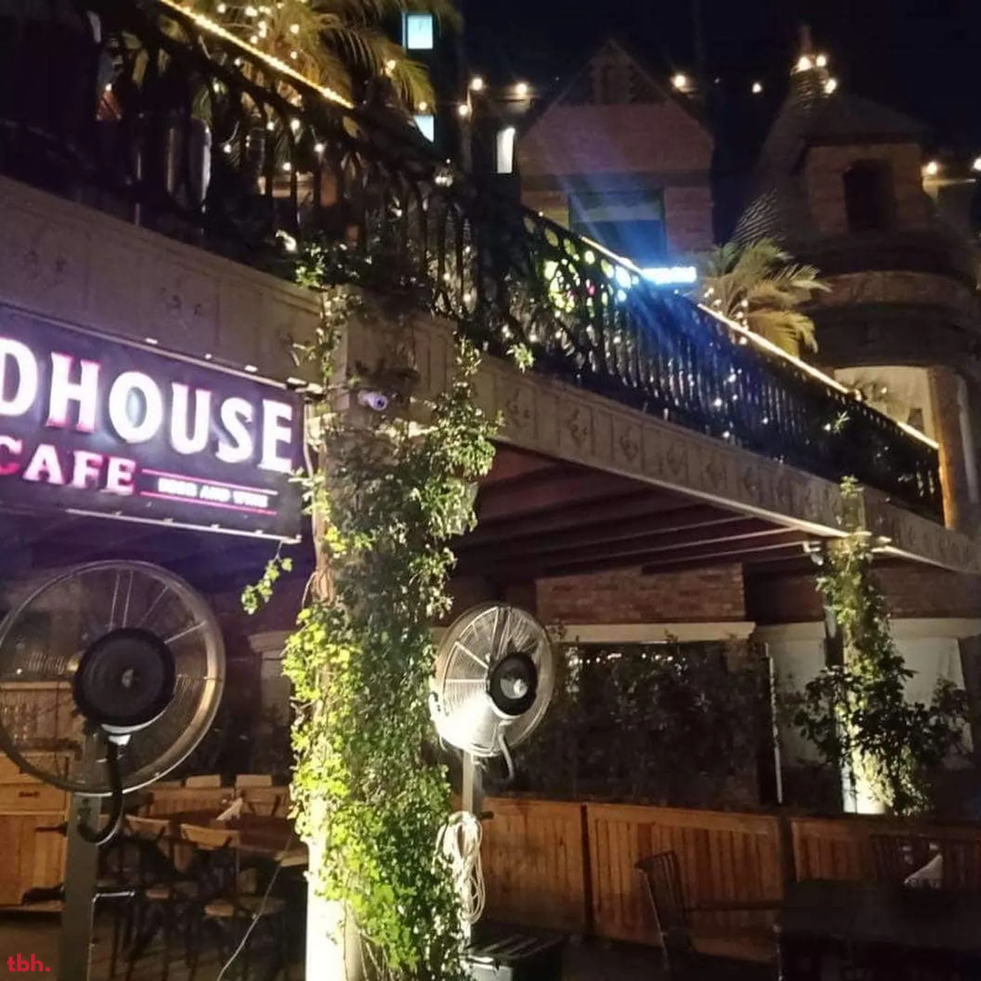 Sandhouse Café Outlet Image