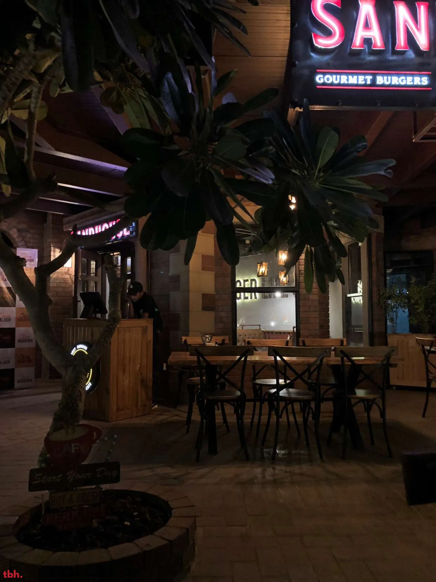 Sandhouse Café Outlet Image