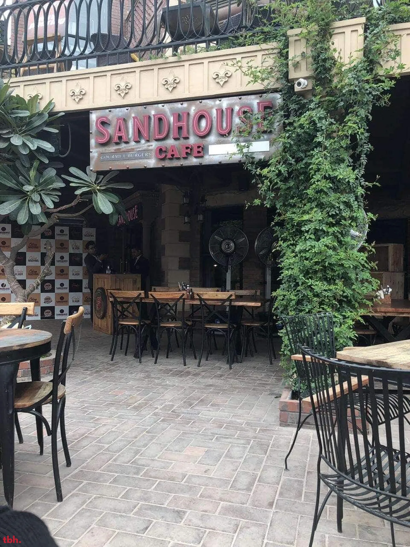 Sandhouse Café Outlet Image