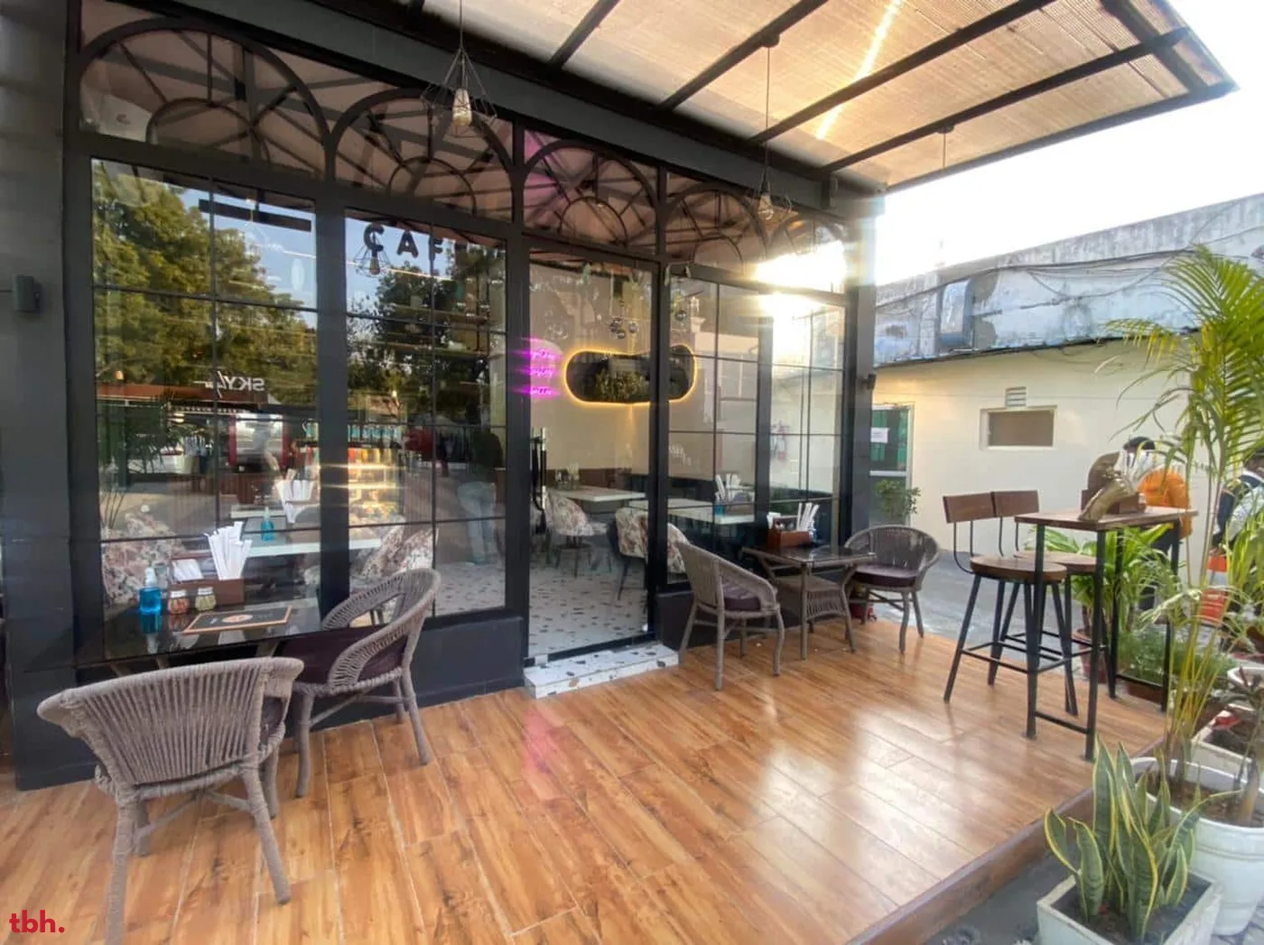 Refections Cafe Outlet Image