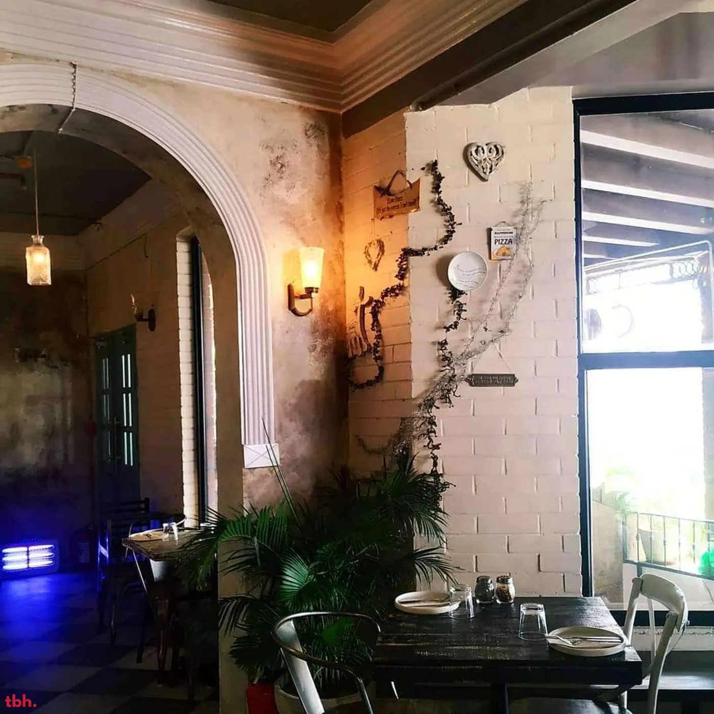 COMO - Pizzeria Outlet Image