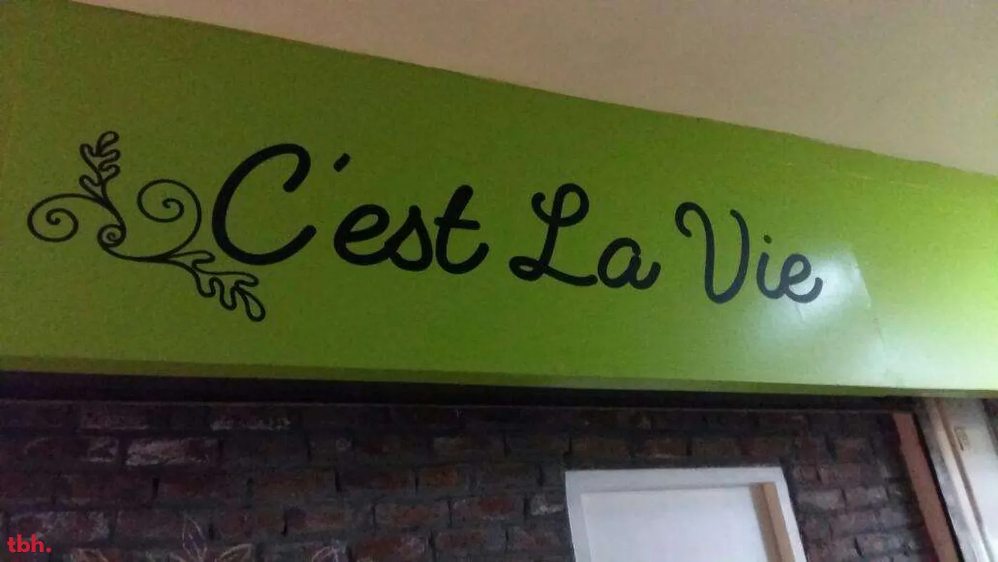 C'est La Vie Outlet Image