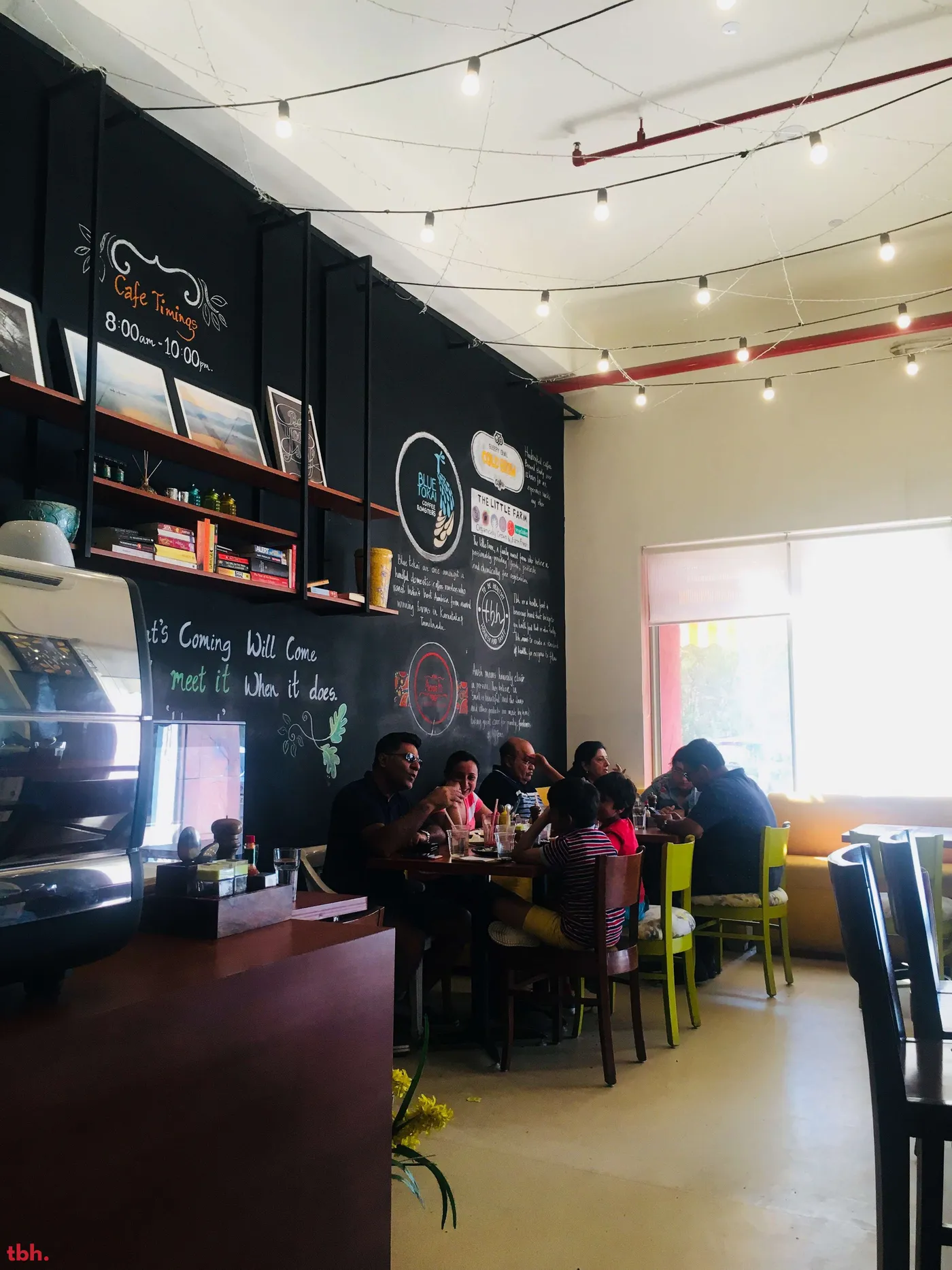 C'est La Vie Outlet Image