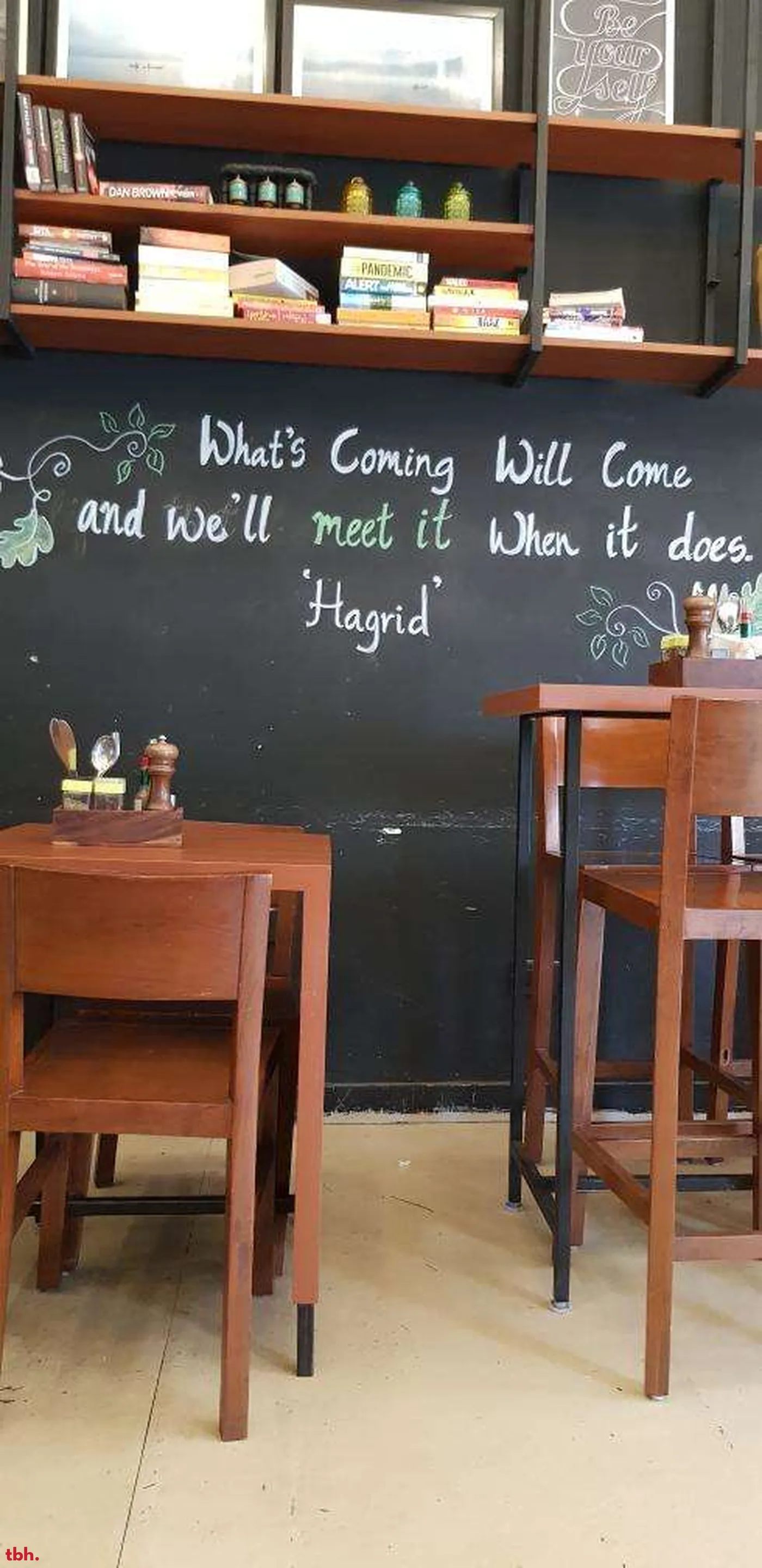 C'est La Vie Outlet Image