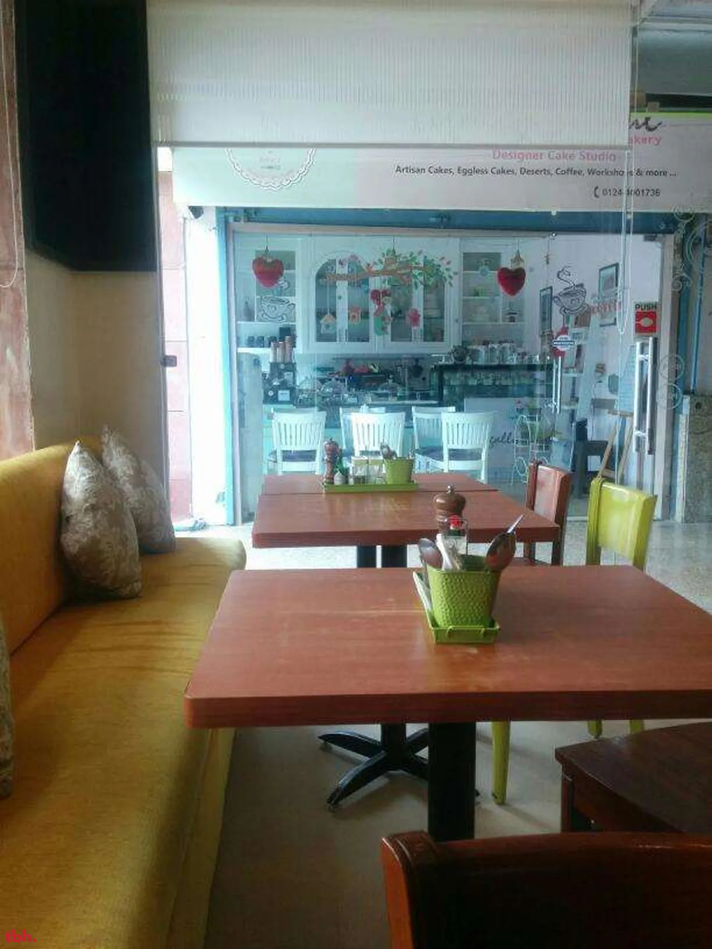 C'est La Vie Outlet Image