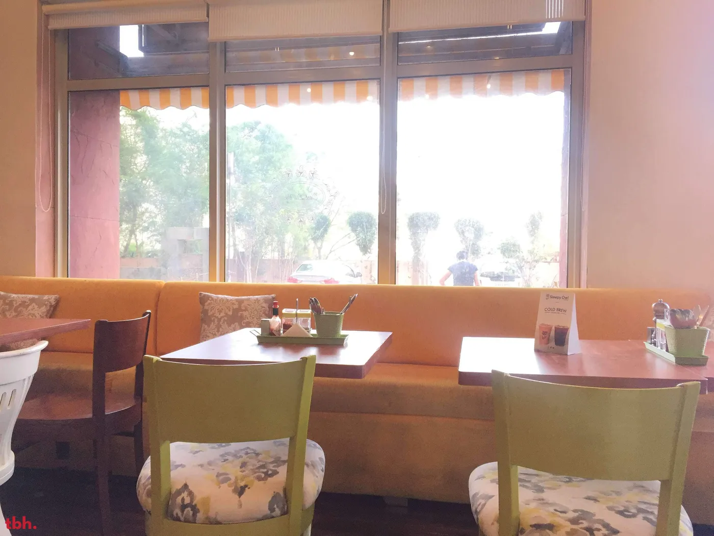 C'est La Vie Outlet Image