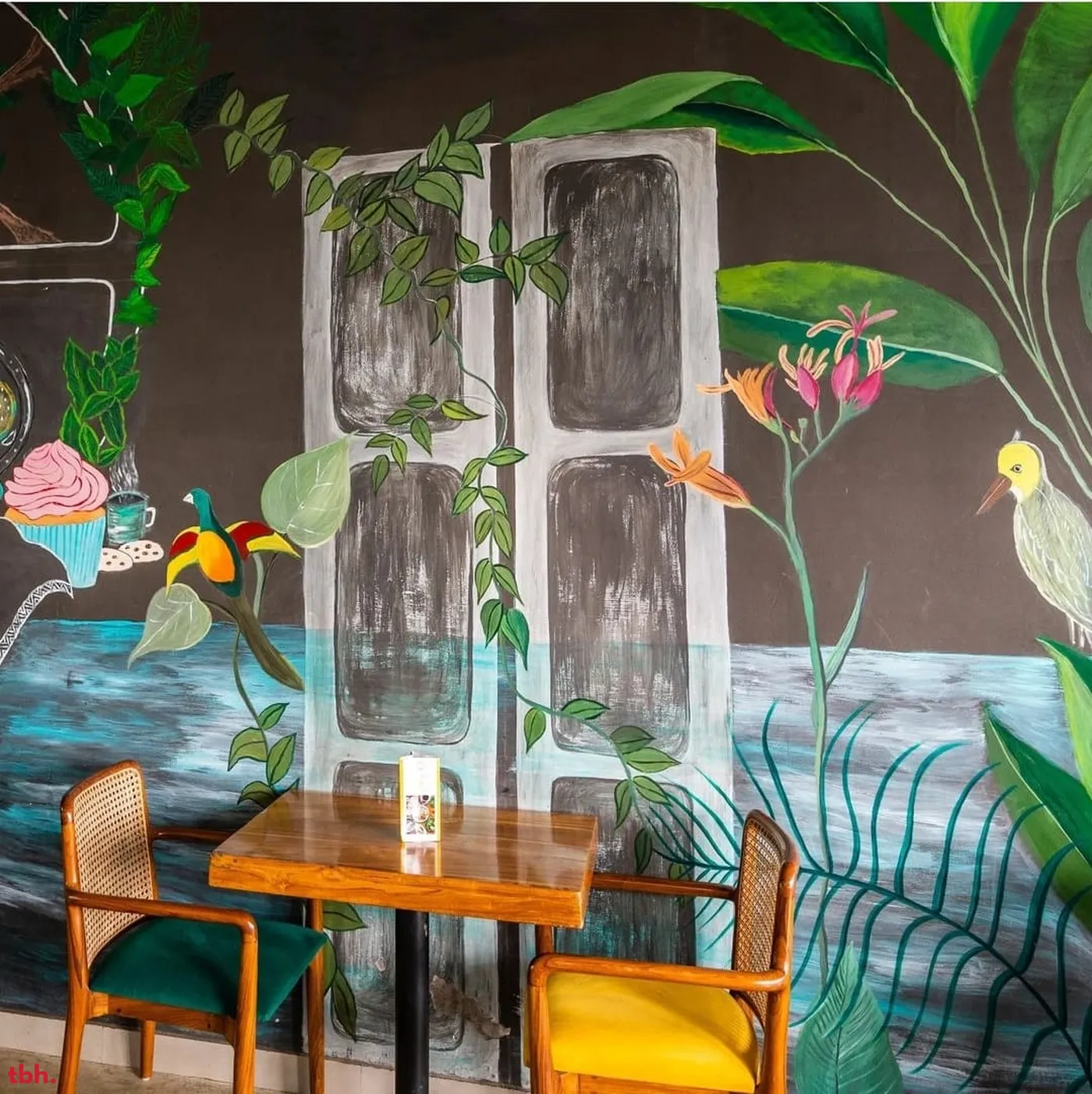 C'est La Vie Outlet Image