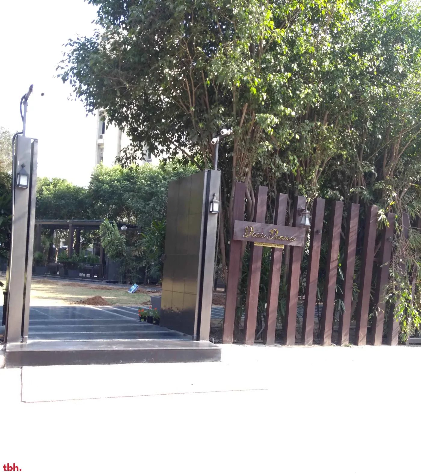 Dear Donna Outlet Image