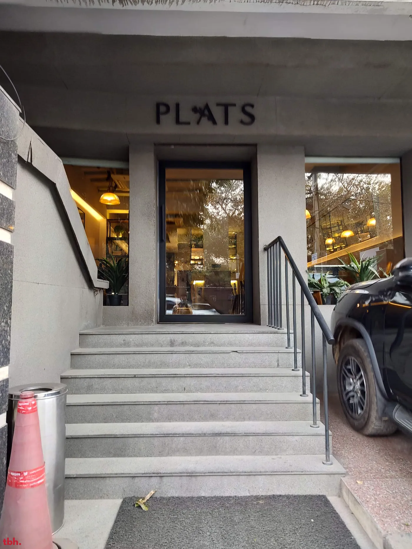 Plats outlet image