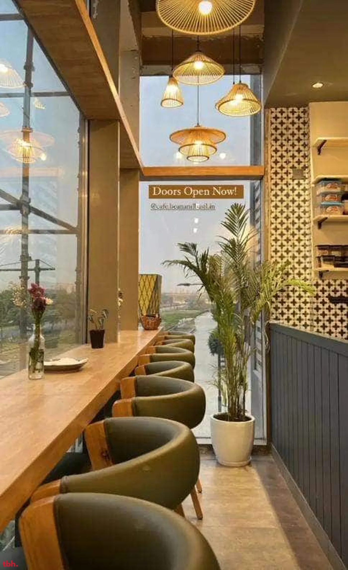 Café Bean & Basil Outlet Image