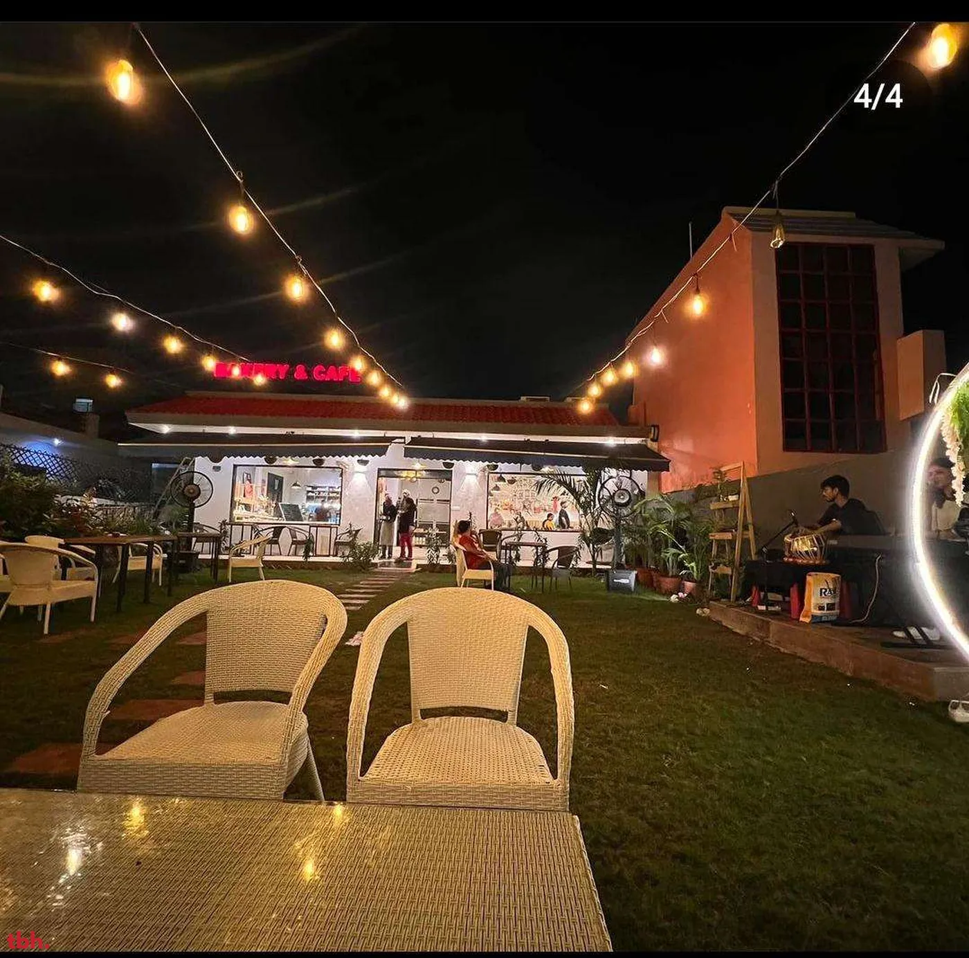 Café Bean & Basil Outlet Image