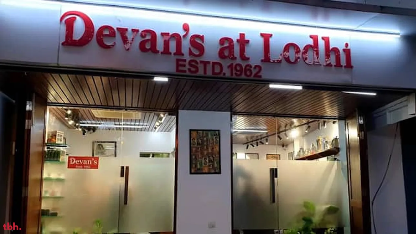 Devan's Outlet Image