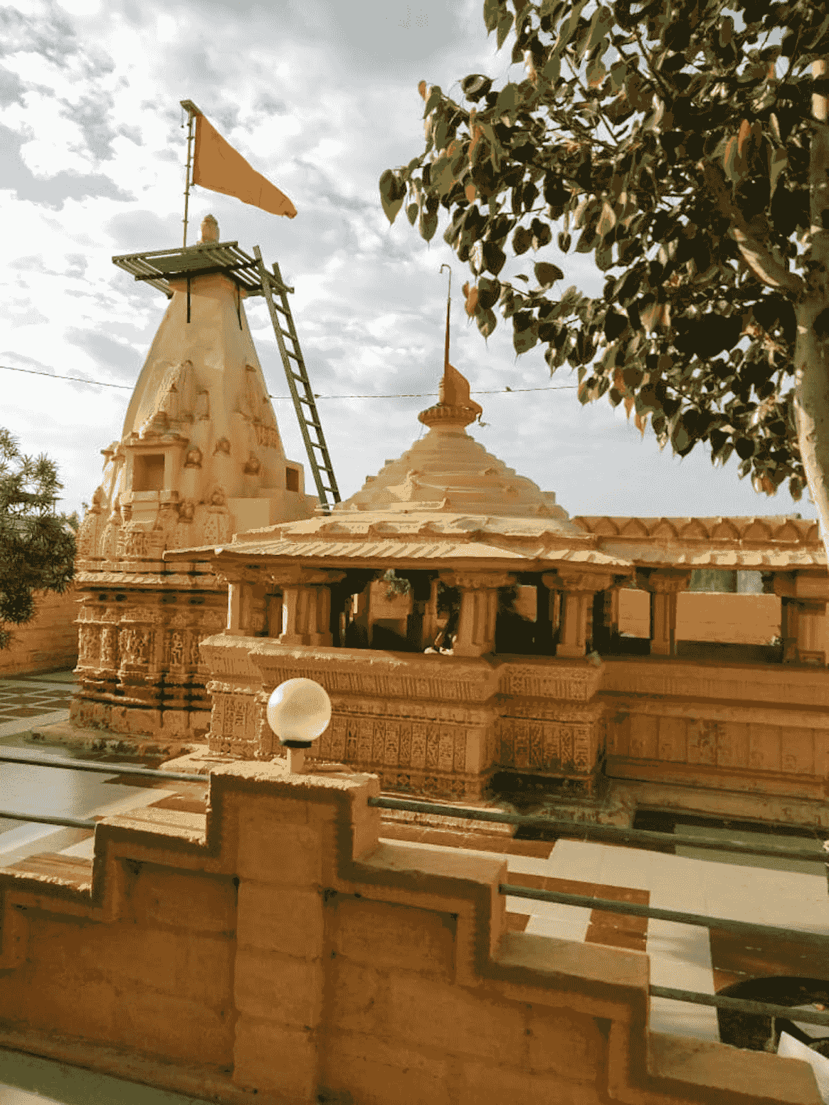 મહાદેવ મંદિર temple image
