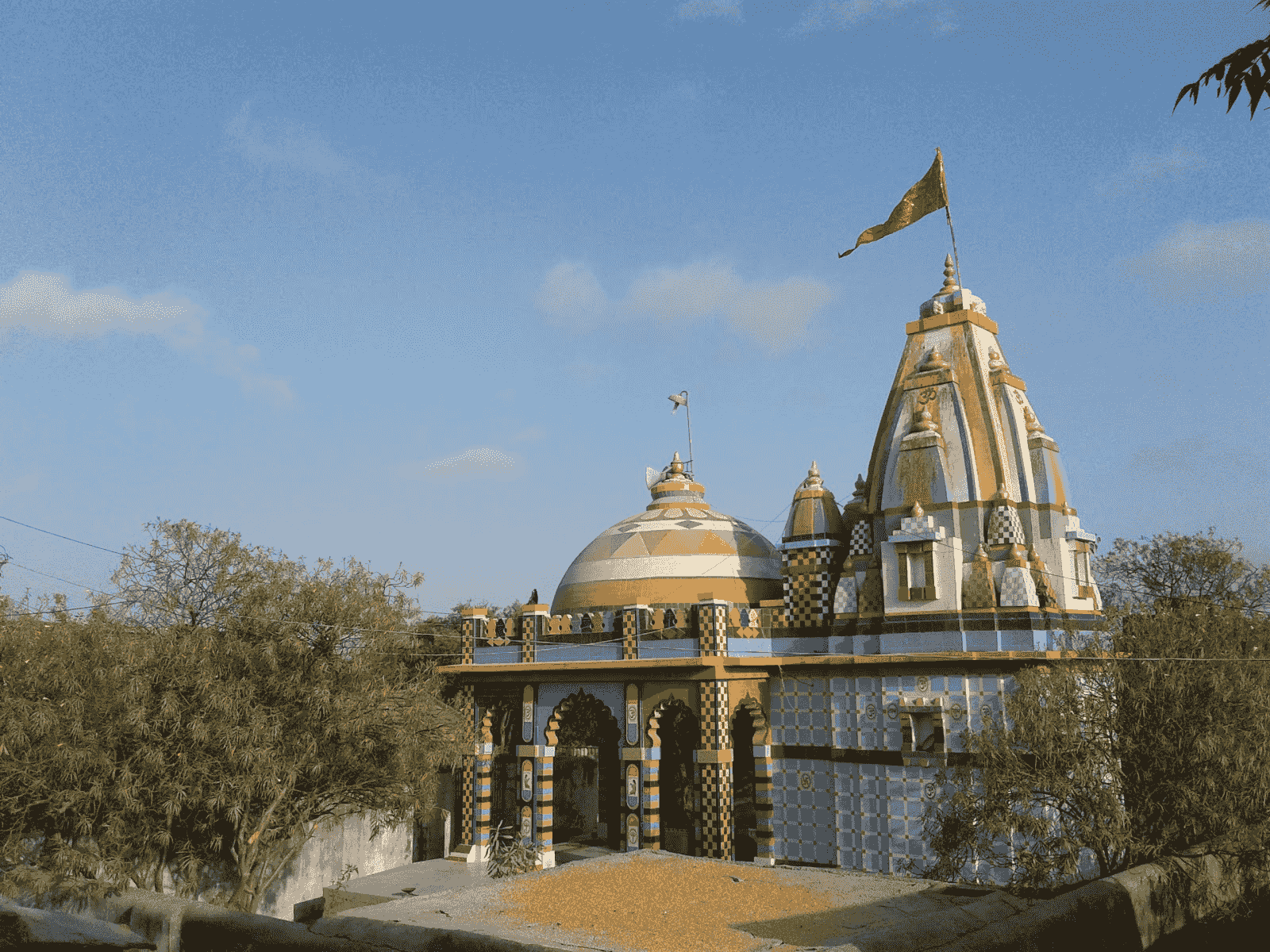 ridheshwar mahadev tempae,mander temple image