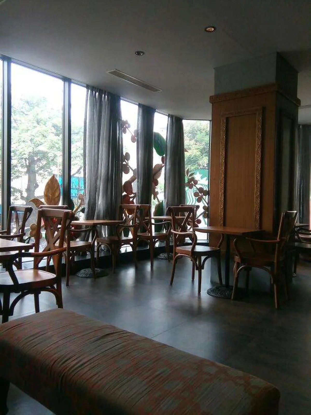 Starbucks Coffee Outlet Image