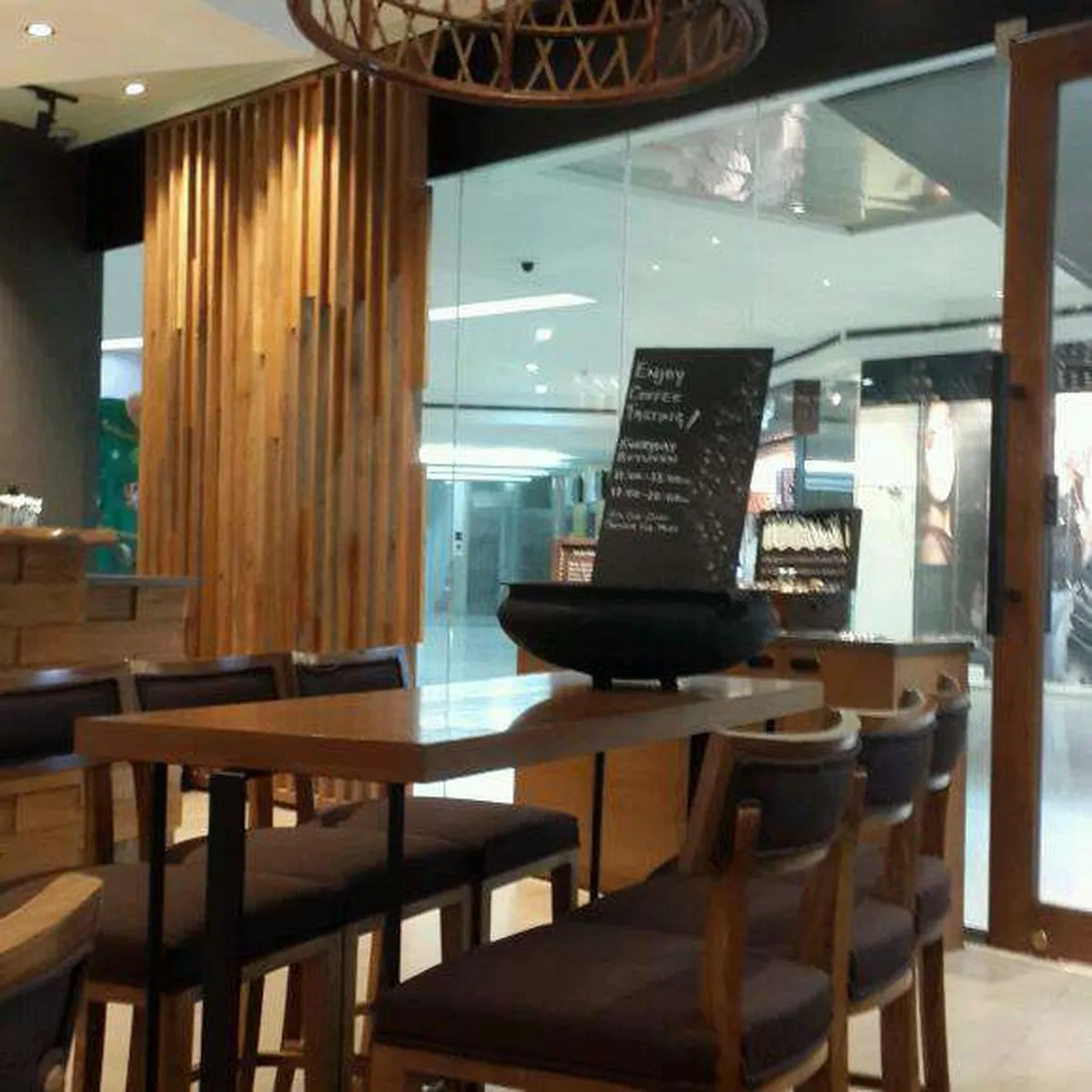 Starbucks Coffee Outlet Image