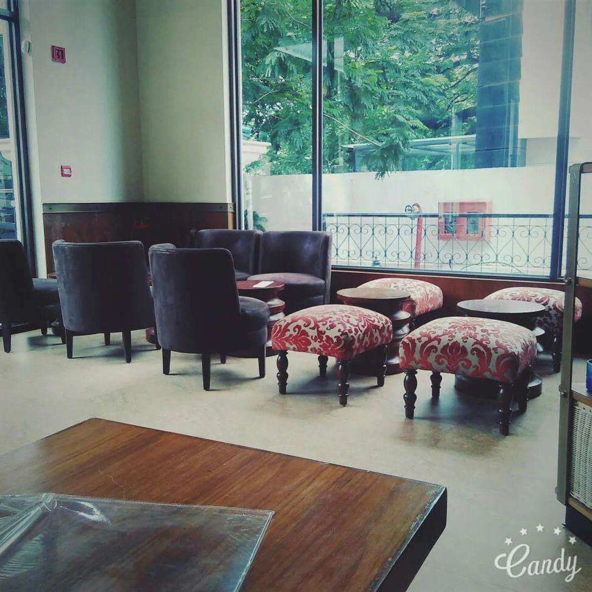 Starbucks Coffee Outlet Image