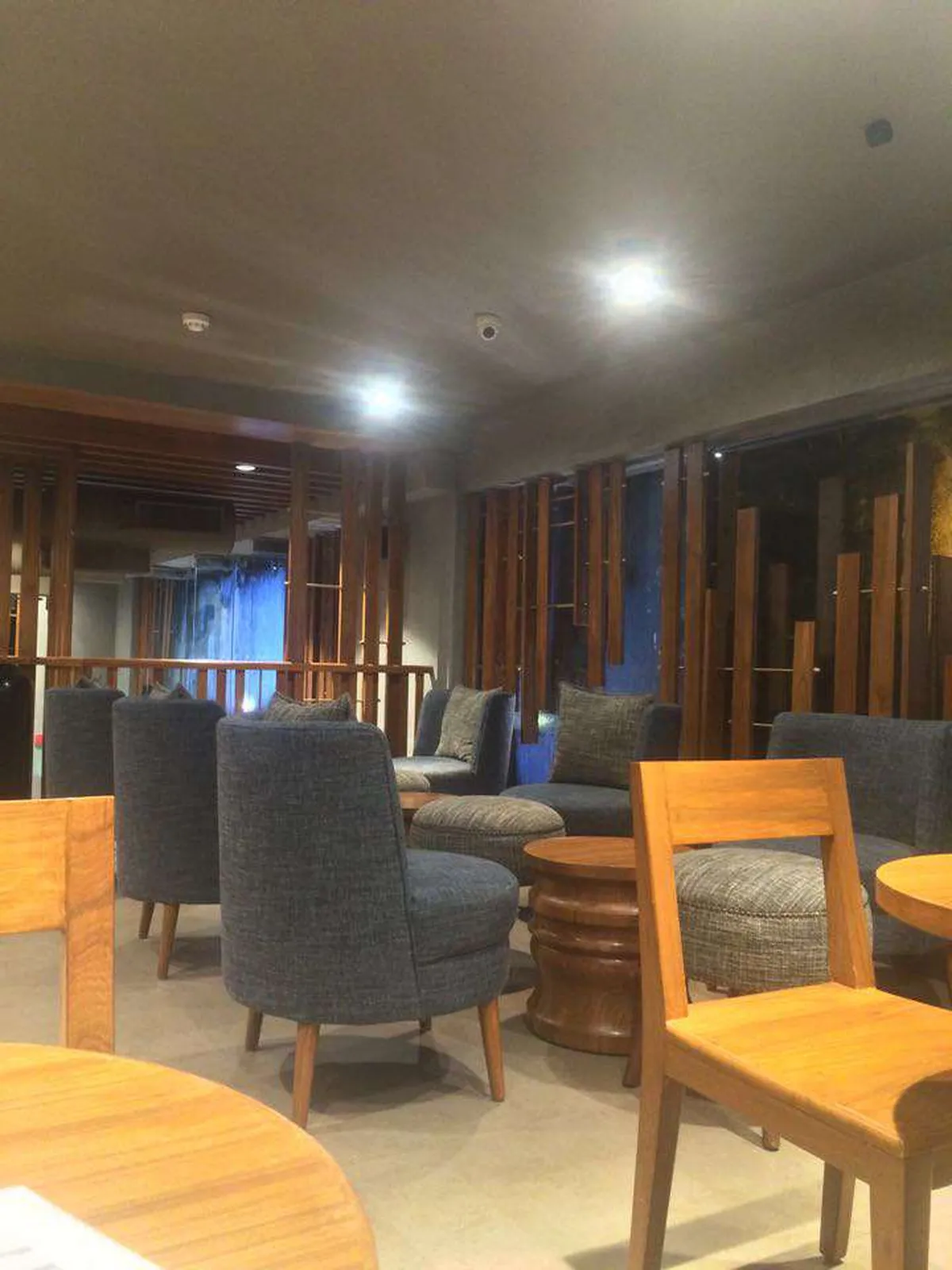 Starbucks Coffee Outlet Image