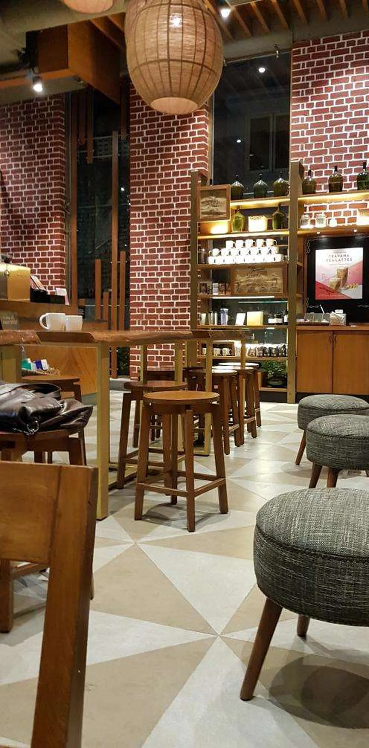 Starbucks Coffee Outlet Image