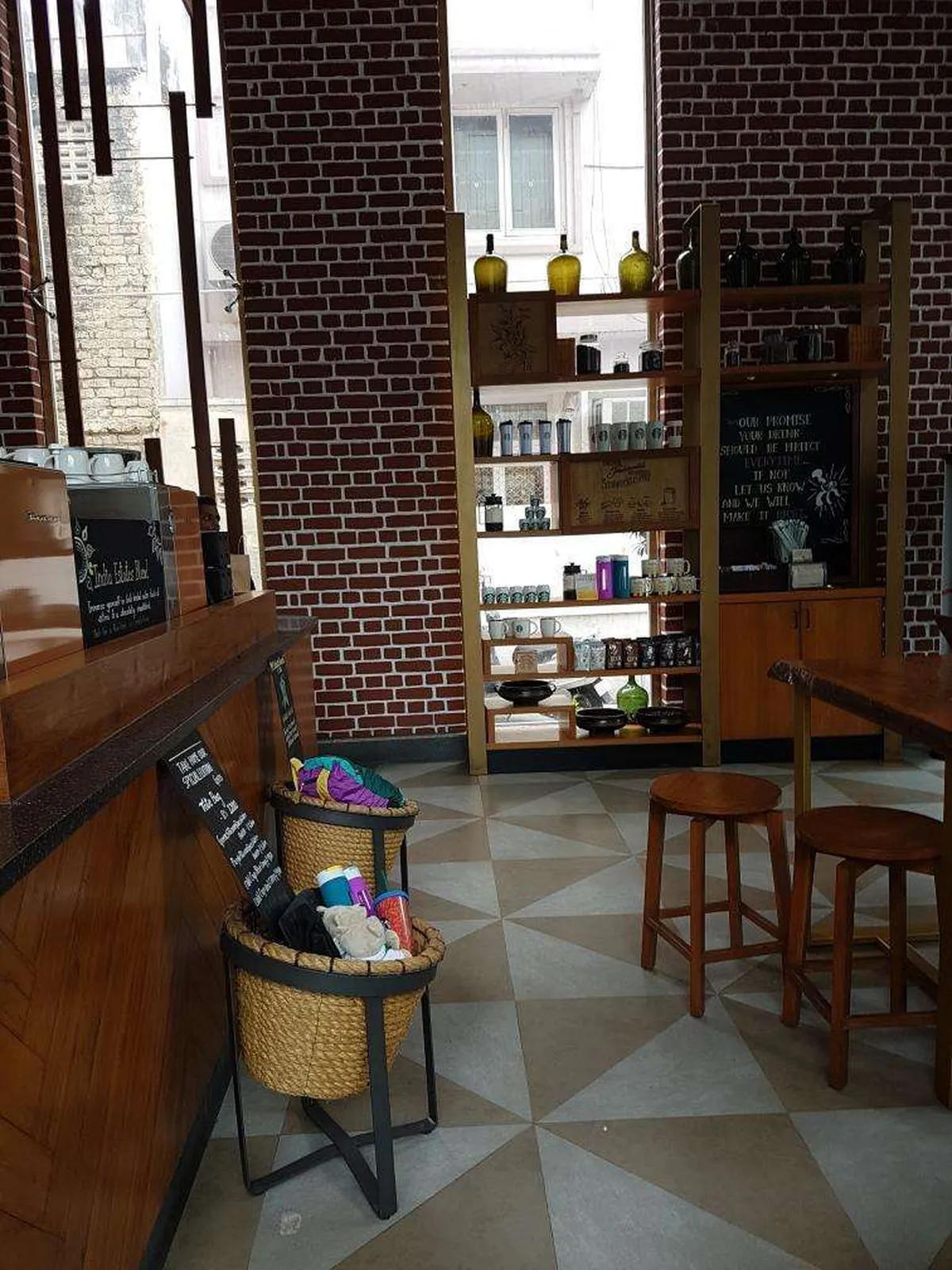 Starbucks Coffee Outlet Image