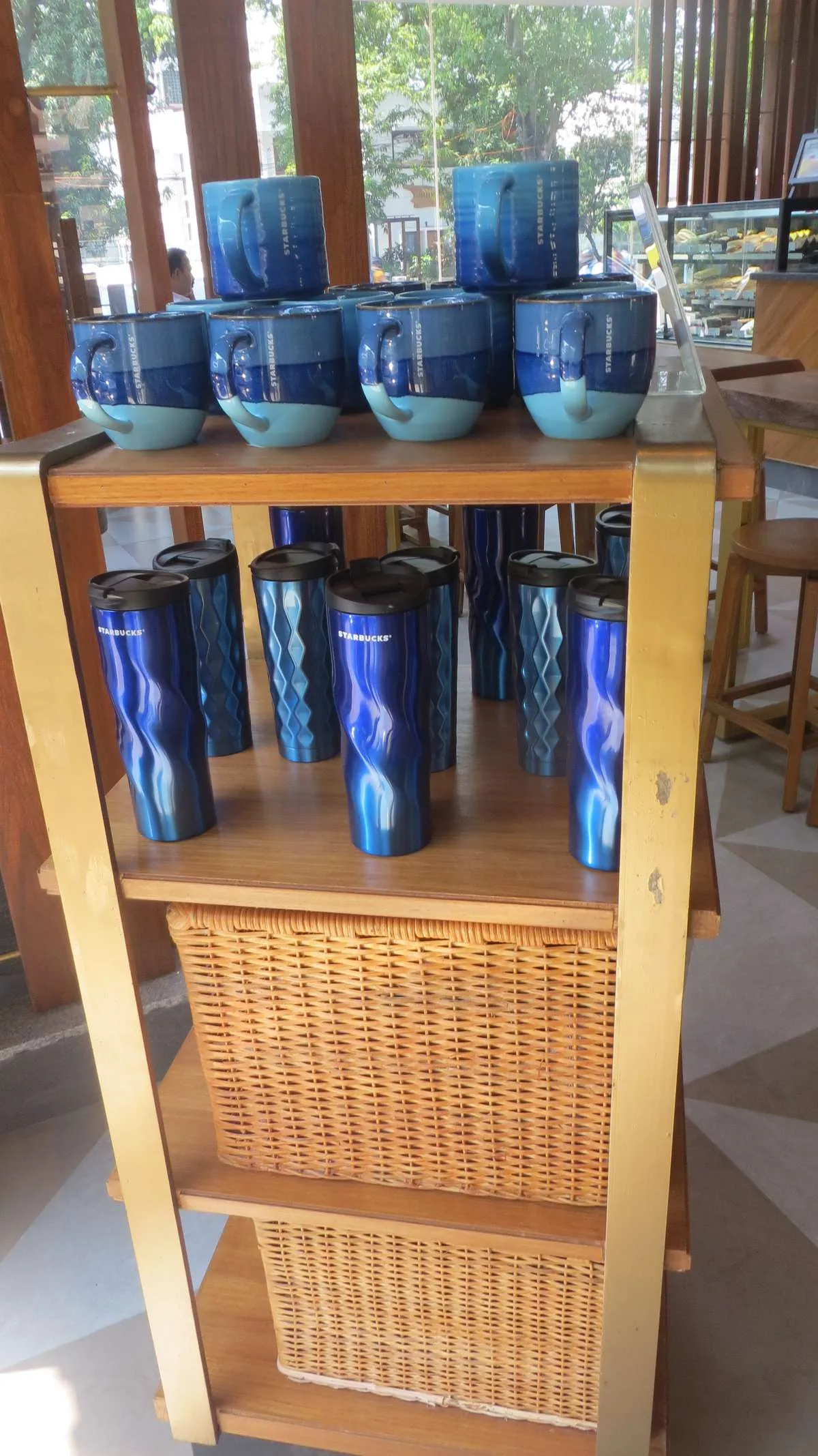 Starbucks Coffee Outlet Image