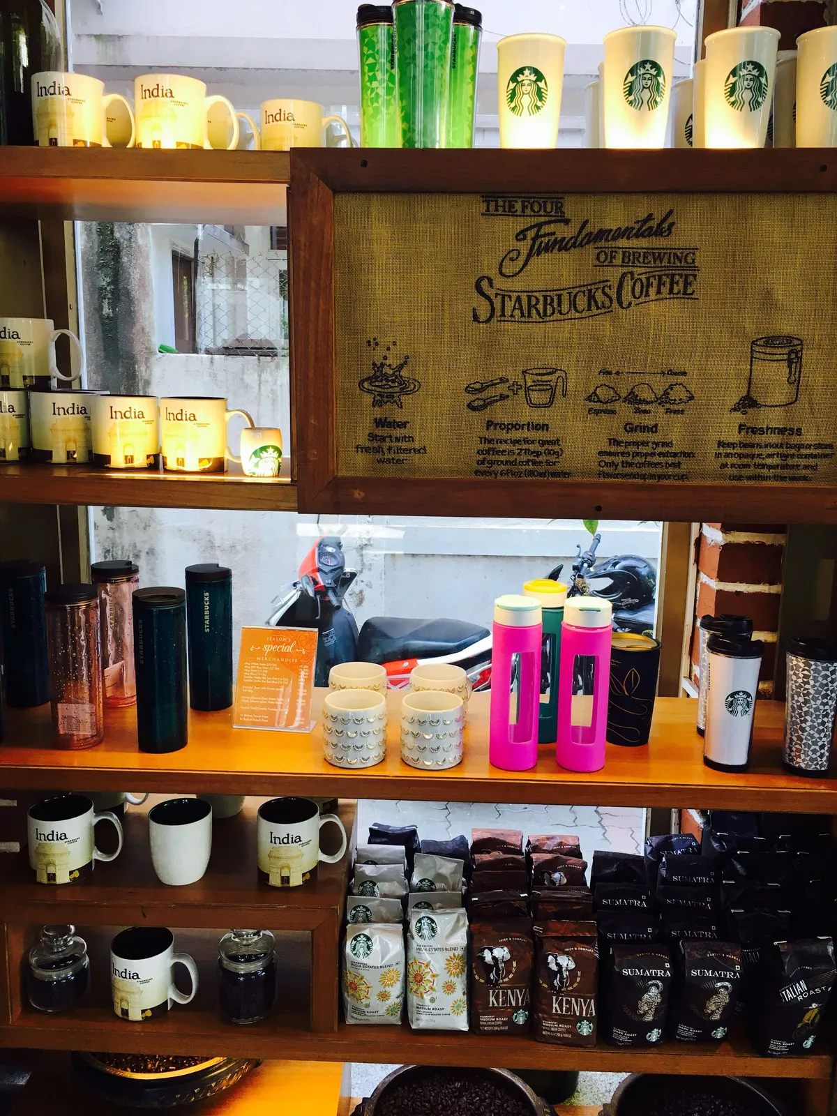 Starbucks Coffee Outlet Image