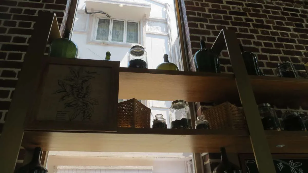 Starbucks Coffee Outlet Image