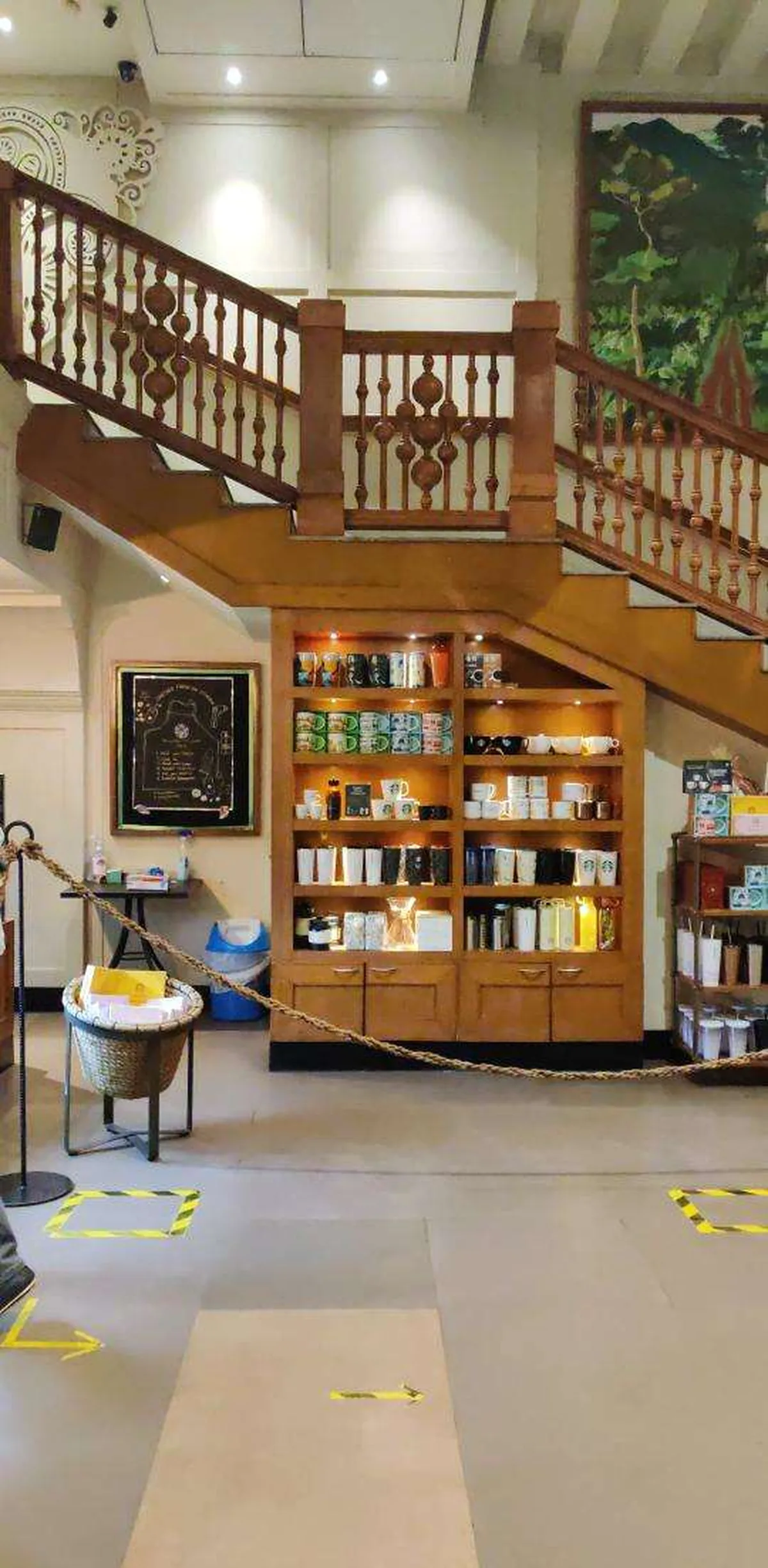 Starbucks Coffee Outlet Image