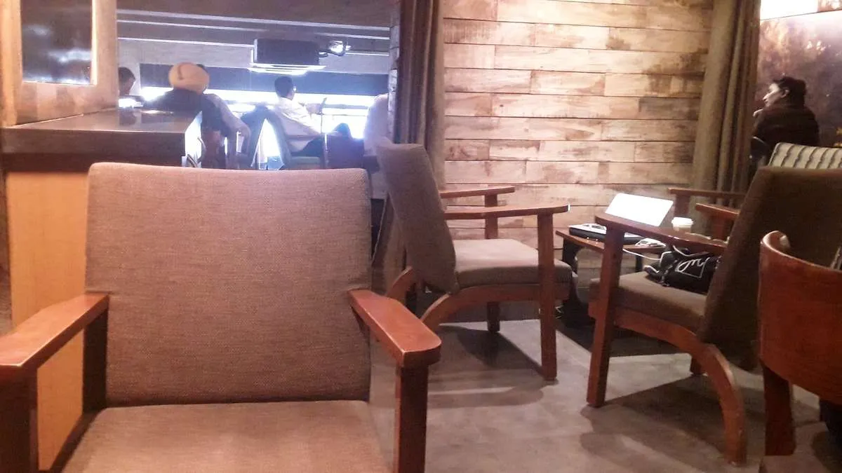 Starbucks Coffee Outlet Image