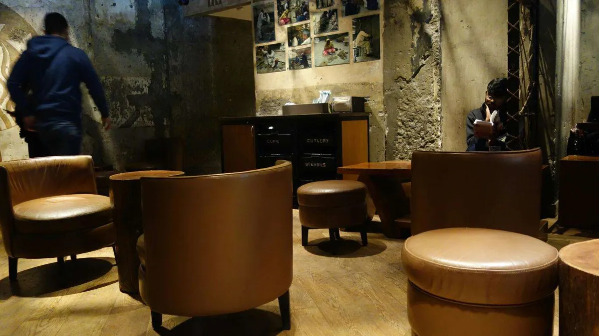 Starbucks Coffee Outlet Image