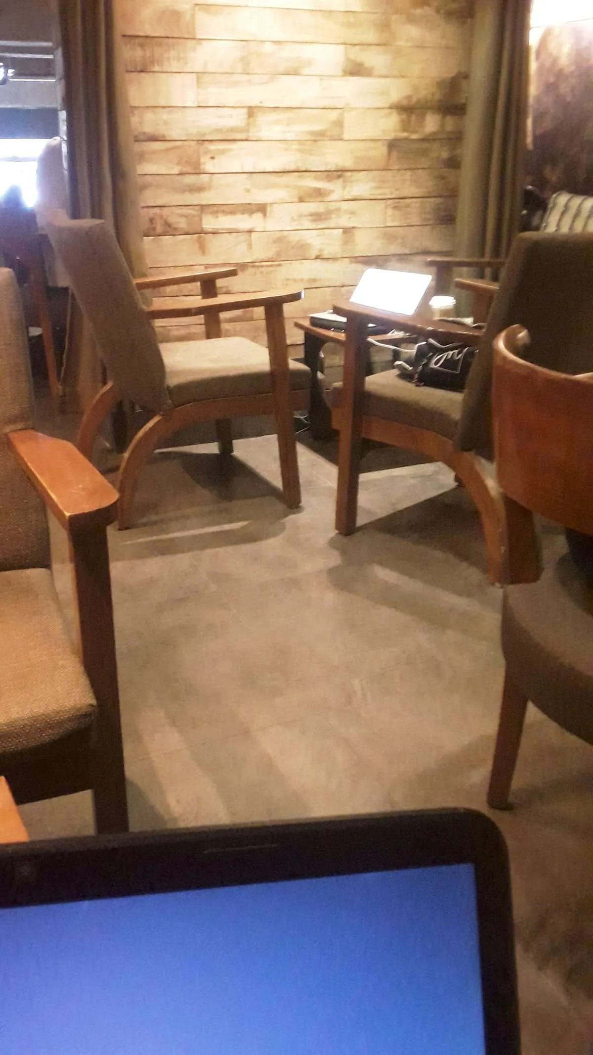 Starbucks Coffee Outlet Image