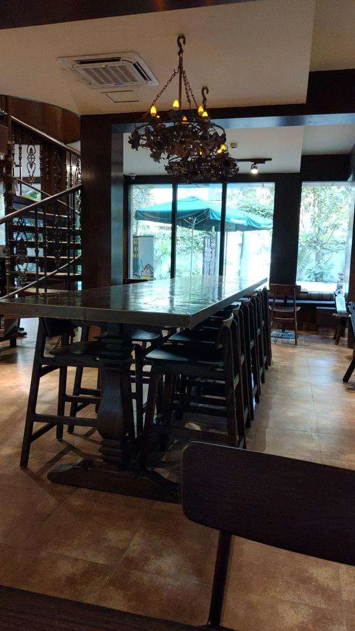 Starbucks Coffee Outlet Image