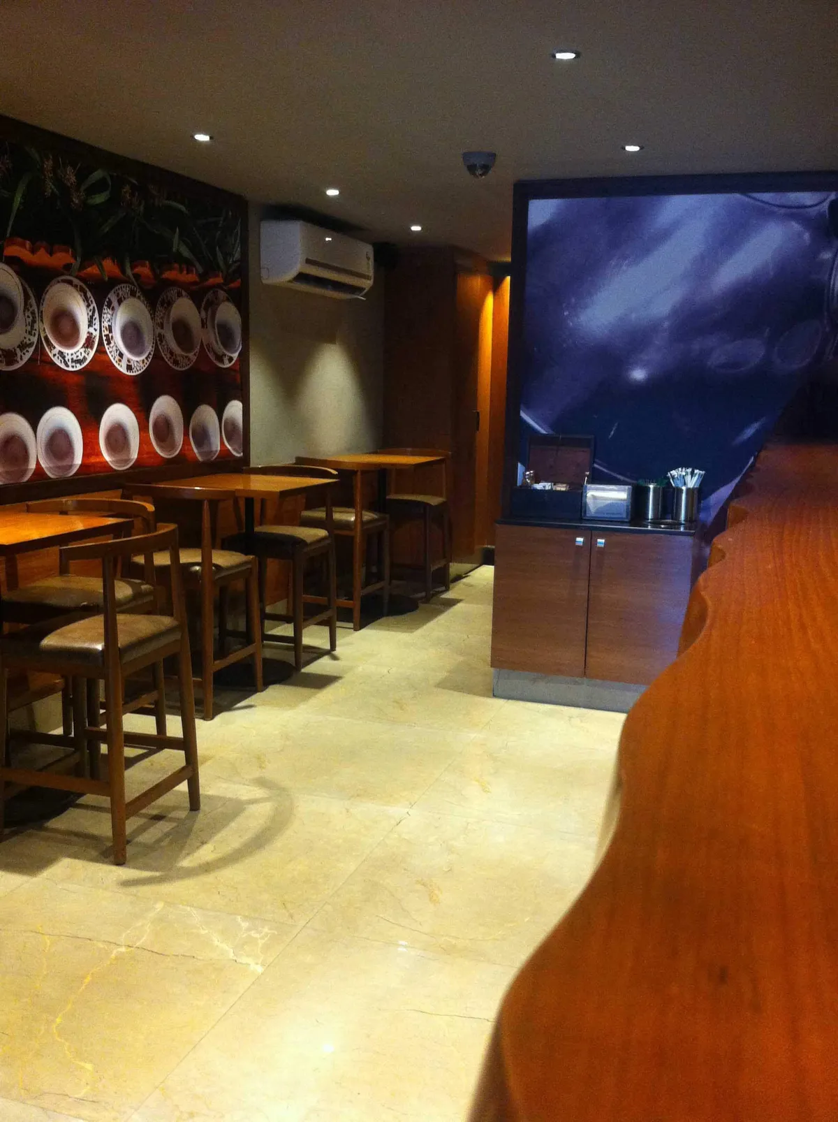 Starbucks Coffee Outlet Image