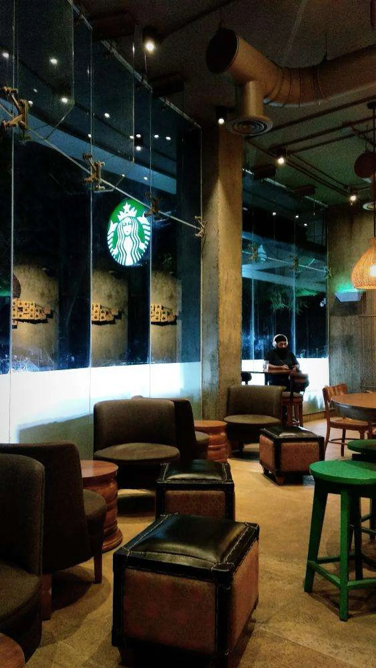 Starbucks Coffee Outlet Image