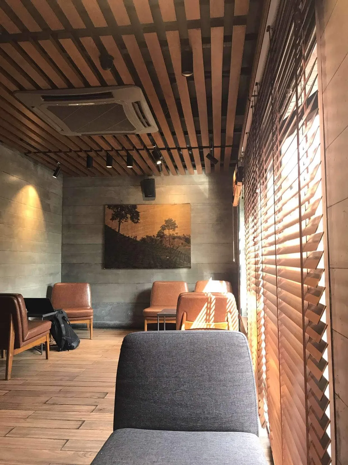 Starbucks Coffee Outlet Image