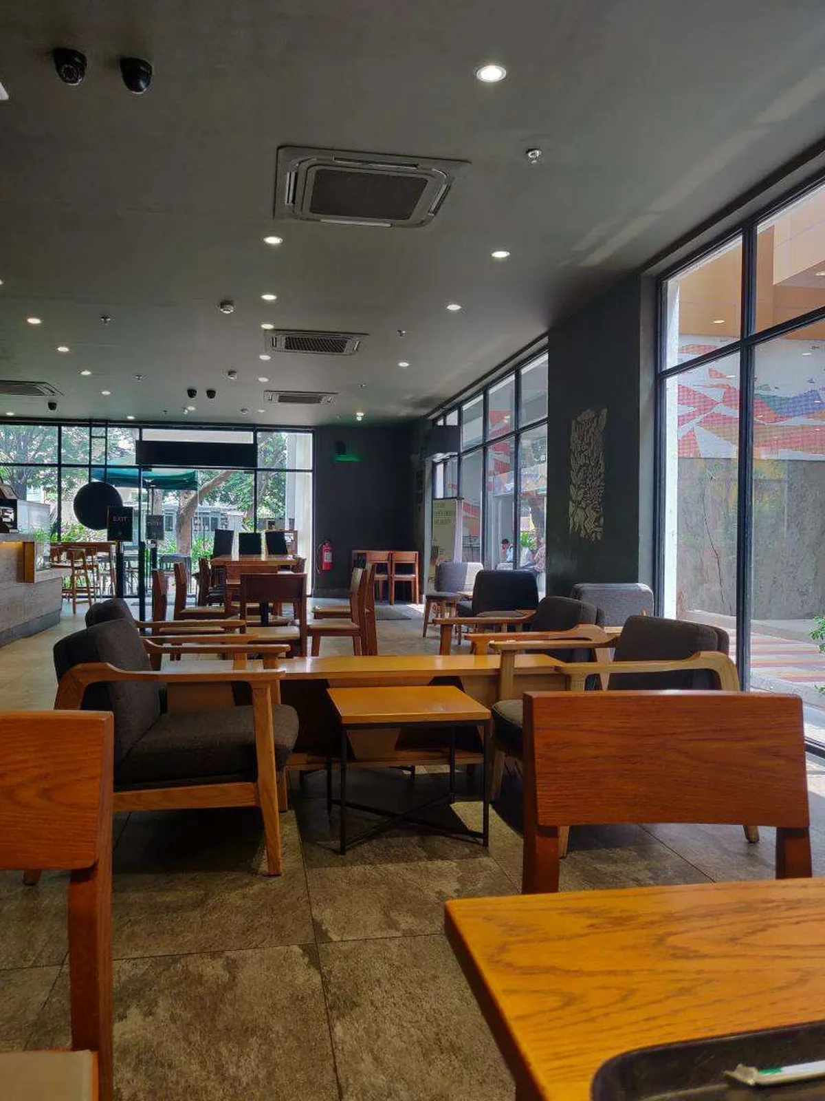 Starbucks Coffee Outlet Image