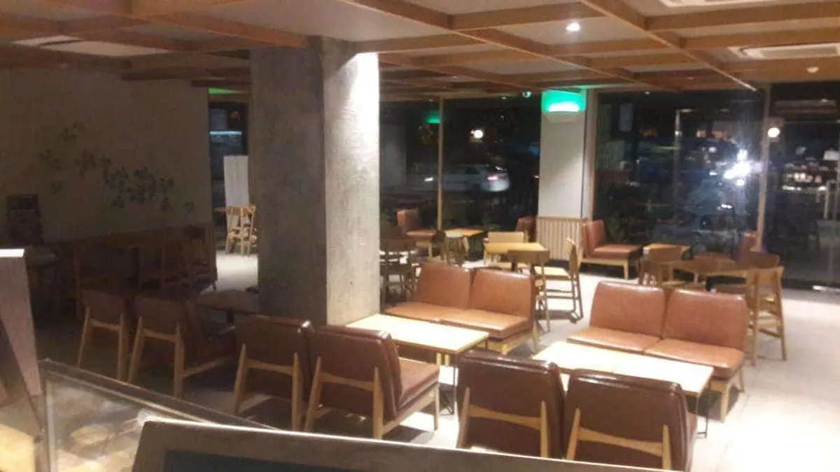 Starbucks Coffee Outlet Image