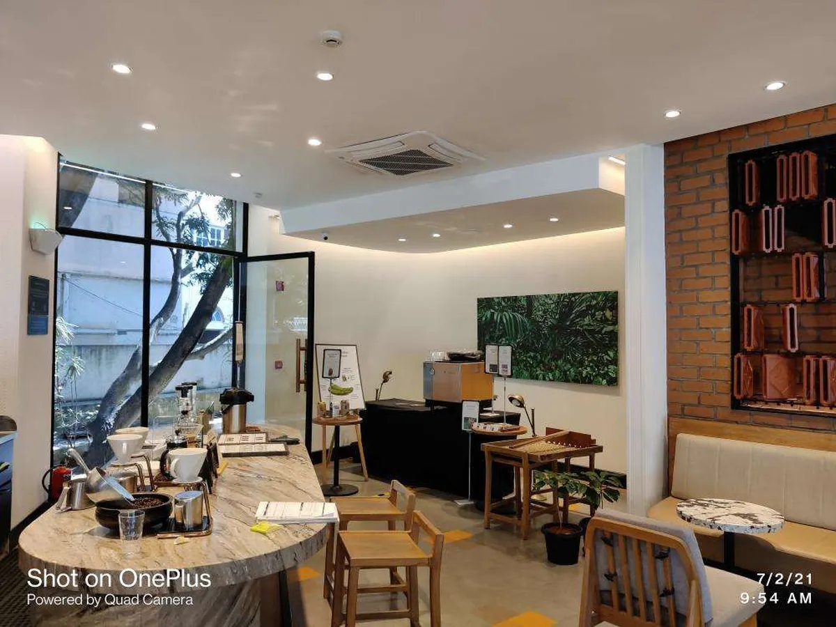 Starbucks Coffee Outlet Image