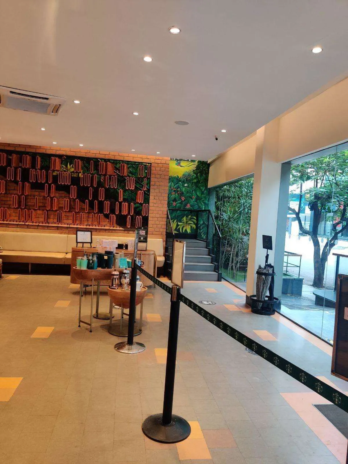 Starbucks Coffee Outlet Image