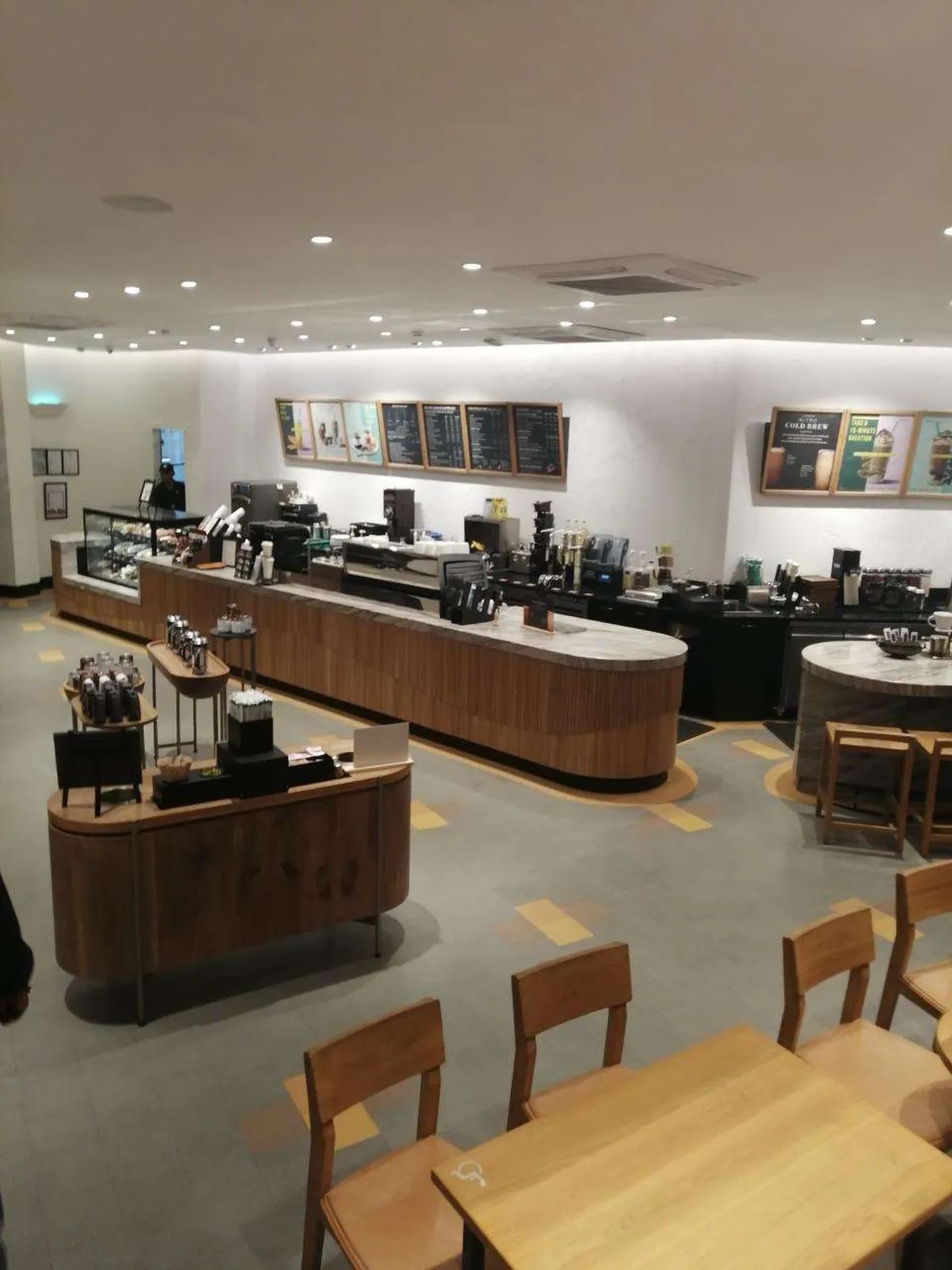 Starbucks Coffee Outlet Image